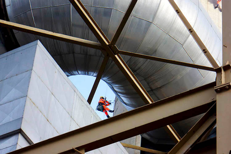 Trabajando en estructuras metálicas